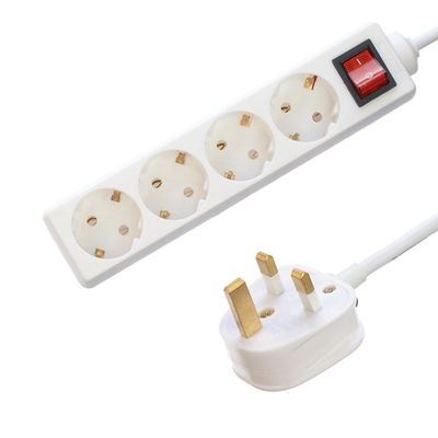 EU標準電源ストリップ 4つの出口 超電圧保護スイッチ USB A出力ポート H05VV-F 3x1.25MM2ケーブルと英国 3ピンプラグ