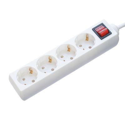 EU標準電源ストリップ 4つの出口 超電圧保護スイッチ USB A出力ポート H05VV-F 3x1.25MM2ケーブルと英国 3ピンプラグ