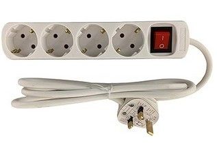 EU標準電源ストリップ 4つの出口 超電圧保護スイッチ USB A出力ポート H05VV-F 3x1.25MM2ケーブルと英国 3ピンプラグ