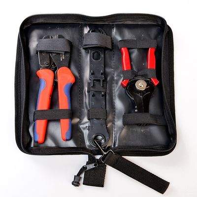 太陽光電池ケーブル分岐のプラグ・クリミングツールキット IEC 2.5MM2/4MM2/6MM2 PVケーブルとPV004コネクタのための女性端型