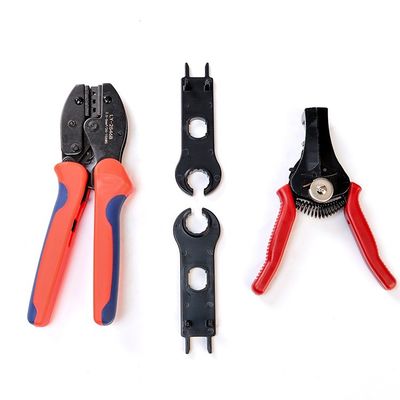太陽光電池ケーブル分岐のプラグ・クリミングツールキット IEC 2.5MM2/4MM2/6MM2 PVケーブルとPV004コネクタのための女性端型