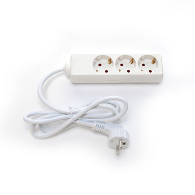 ホワイト 220V ユーロ電源ストリップ ソフトウェア再設計のための電源保護具 3出口 6フィート電源コードとカスタマイズされたサポート