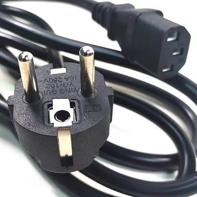 電源プラグ 1.5M またはカスタマイズされたケーブル長さ 純銅のヨーロッパ電源コード AC 3 尖端プラグ C13 と接地線延長